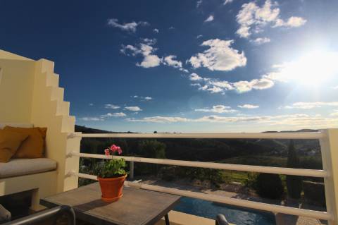 Exclusiva Moradia V4 Com Piscina e Vista Deslumbrante.