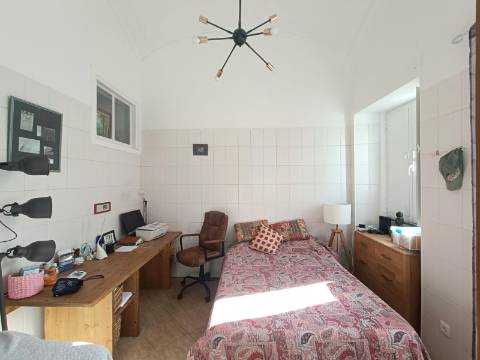 Casa típica com quintal em Olhão.