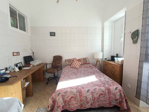 Casa típica com quintal em Olhão.