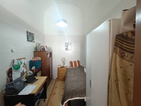 Casa típica com quintal em Olhão.