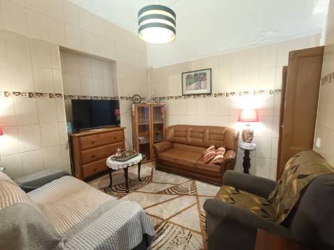 Casa típica com quintal em Olhão.