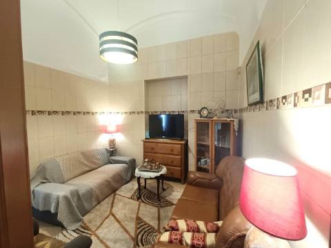 Casa típica com quintal em Olhão.