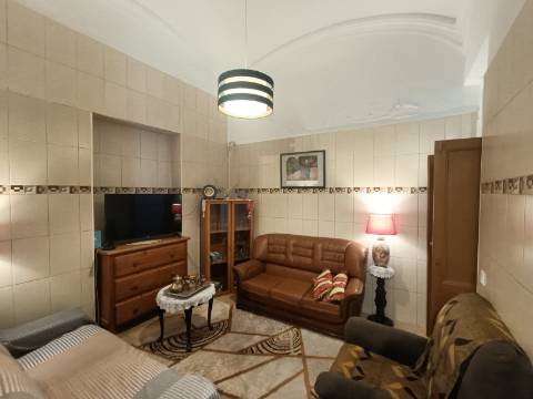 Casa típica com quintal em Olhão.