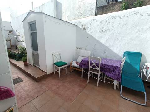 Casa típica com quintal em Olhão.