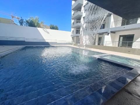 Apartamento T4 em Condomínio com Piscina .
