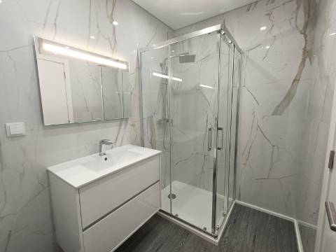 Apartamento T4 em Condomínio com Piscina .