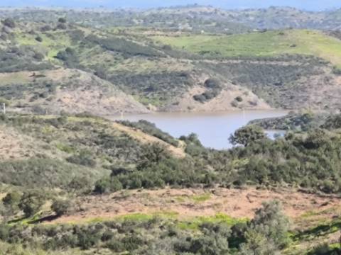 TERRENO COM 99.400 M2 - VISTA MAR - POSSIBILIDADE DE CONSTRUÇÃO - HABITAÇÃO E TURISMO - BOTELHAS - VALE ANDREU - CASTRO MARIM - ALGARVE