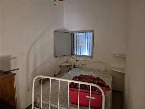 Moradia V3 em Laranjeiras, Alcoutim .