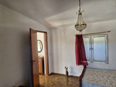 Moradia V3 em Laranjeiras, Alcoutim .