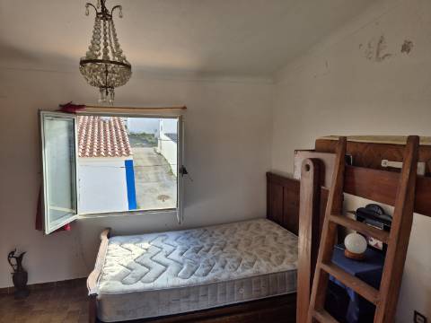 Moradia V3 em Laranjeiras, Alcoutim .