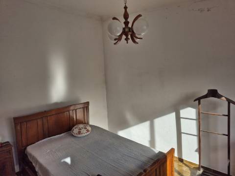 Moradia V3 em Laranjeiras, Alcoutim .