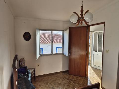 Moradia V3 em Laranjeiras, Alcoutim .