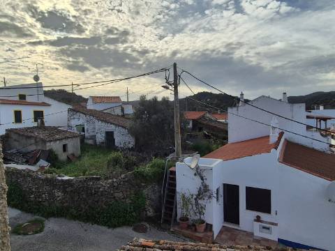 Moradia V3 em Laranjeiras, Alcoutim .