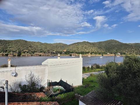 Moradia V3 em Laranjeiras, Alcoutim .