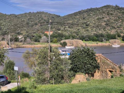 Moradia V3 em Laranjeiras, Alcoutim .