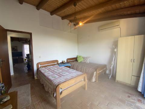 Moradia T2 com amplo Terreno em Estoi - Faro