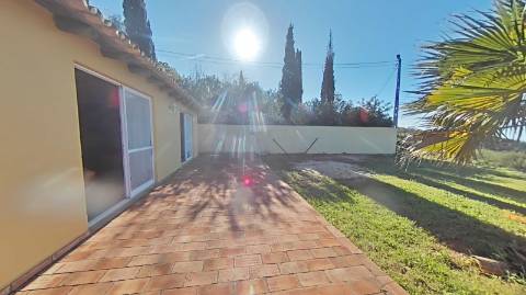 Moradia T2 com amplo Terreno em Estoi - Faro