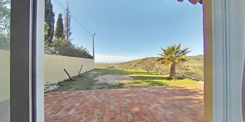 Moradia T2 com amplo Terreno em Estoi - Faro