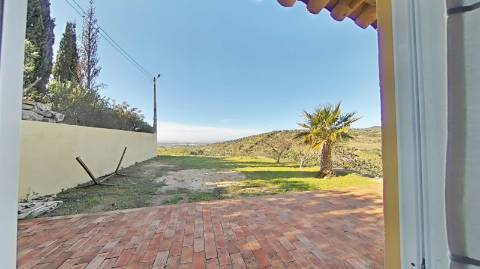 Moradia T2 com amplo Terreno em Estoi - Faro