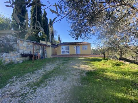 Moradia T2 com amplo Terreno em Estoi - Faro