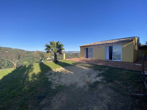Moradia T2 com amplo Terreno em Estoi - Faro
