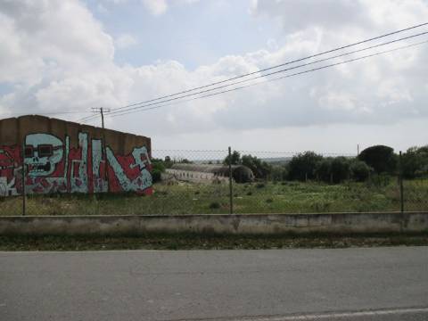 Terreno misto em Santa Barbara de Nexe ( Faltosa ) entre o mar e a serra, Aldeia que pertence a Faro.
