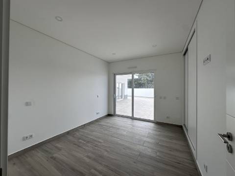 Moradia Isolda com 4 suites Altura