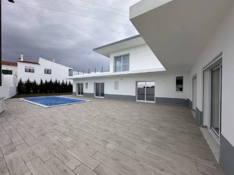 Moradia Isolda com 4 suites Altura