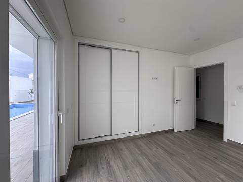 Moradia Isolda com 4 suites Altura