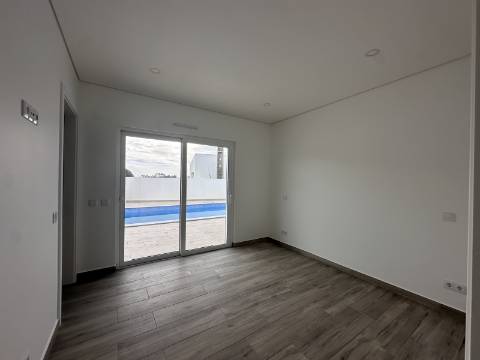 Moradia Isolda com 4 suites Altura