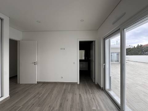 Moradia Isolda com 4 suites Altura