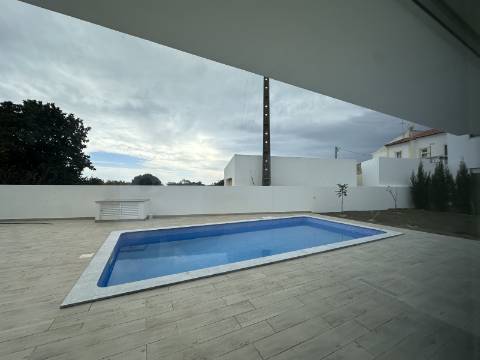 Moradia Isolda com 4 suites Altura