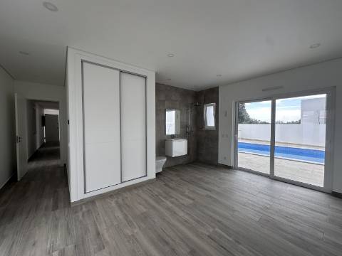 Moradia Isolda com 4 suites Altura