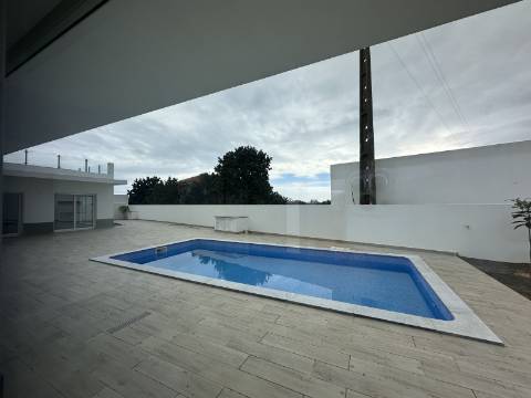 Moradia Isolda com 4 suites Altura