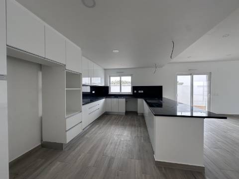 Moradia Isolda com 4 suites Altura