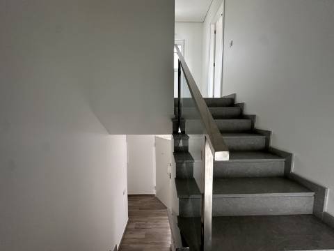 Moradia Isolda com 4 suites Altura