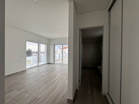 Moradia Isolda com 4 suites Altura