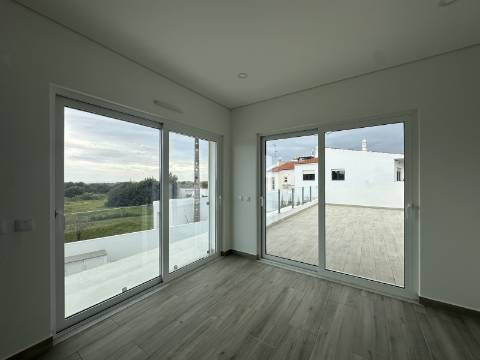 Moradia Isolda com 4 suites Altura