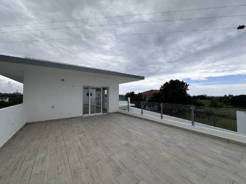 Moradia Isolda com 4 suites Altura