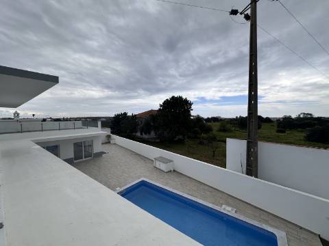 Moradia Isolda com 4 suites Altura