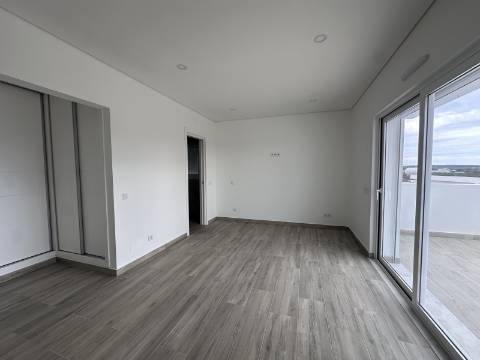 Moradia Isolda com 4 suites Altura