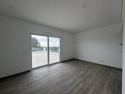 Moradia Isolda com 4 suites Altura