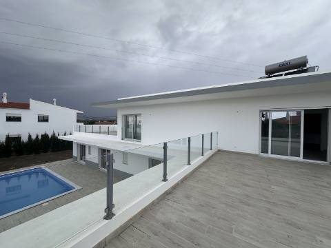 Moradia Isolda com 4 suites Altura