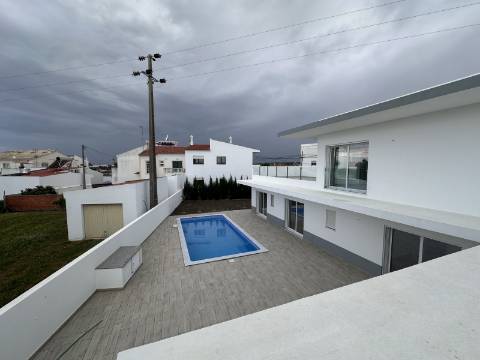 Moradia Isolda com 4 suites Altura