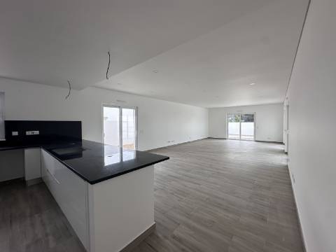 Moradia Isolda com 4 suites Altura