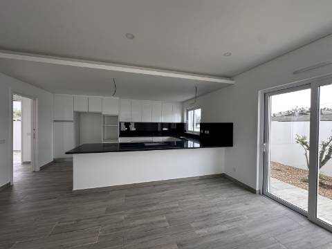 Moradia Isolda com 4 suites Altura