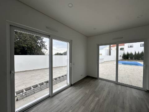 Moradia Isolda com 4 suites Altura