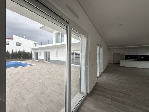 Moradia Isolda com 4 suites Altura