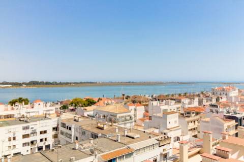 Apartamento T2 com estacionamento e vistas para Rio Guadiana