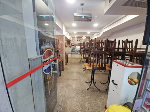 Simpático; Restaurante para Venda em uma das melhores localizações junto ao Neudel e Mercado da Damaia na Amadora